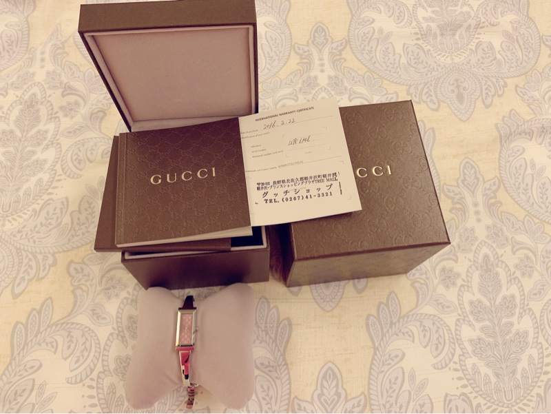 絕對正品9成9新古馳 GUCCI 2016年日本輕井澤帶回粉紫經典絕版正品無刮痕白鋼手環石英女錶，附購買證書-1