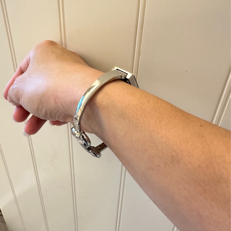 絕對正品9成9新古馳 GUCCI 2016年日本輕井澤帶回粉紫經典絕版正品無刮痕白鋼手環石英女錶，附購買證書-3