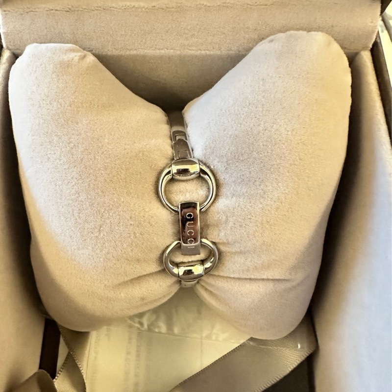 絕對正品9成9新古馳 GUCCI 2016年日本輕井澤帶回粉紫經典絕版正品無刮痕白鋼手環石英女錶，附購買證書-4