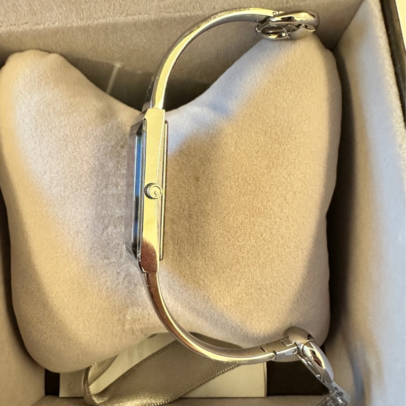 絕對正品9成9新古馳 GUCCI 2016年日本輕井澤帶回粉紫經典絕版正品無刮痕白鋼手環石英女錶，附購買證書-10