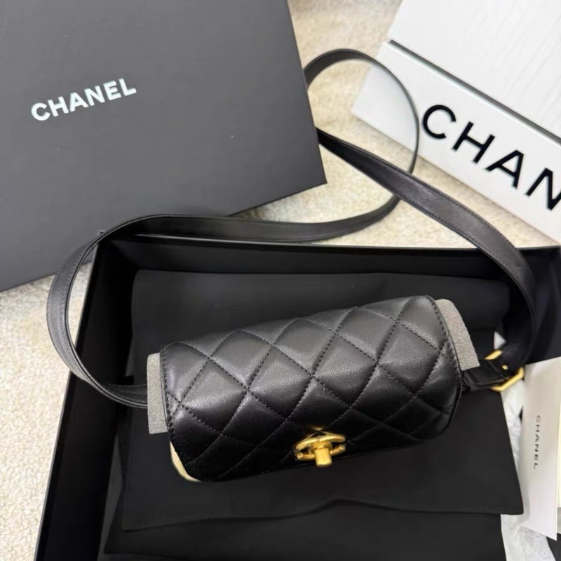 Chanel香奈兒25A高級手工坊麂皮小郵差包-1