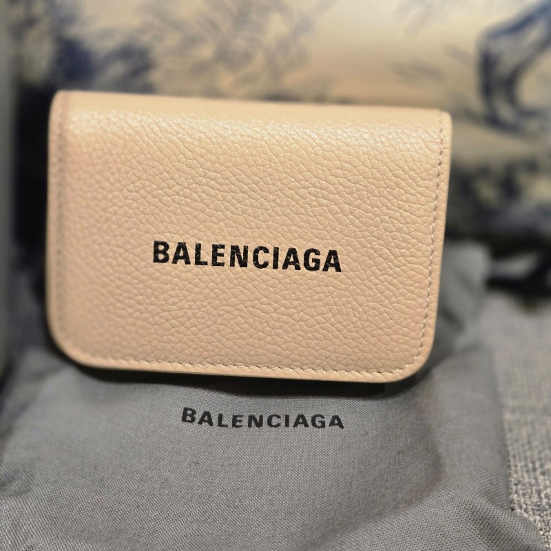 BALENCIAGA三折奶茶色牛皮短夾-1