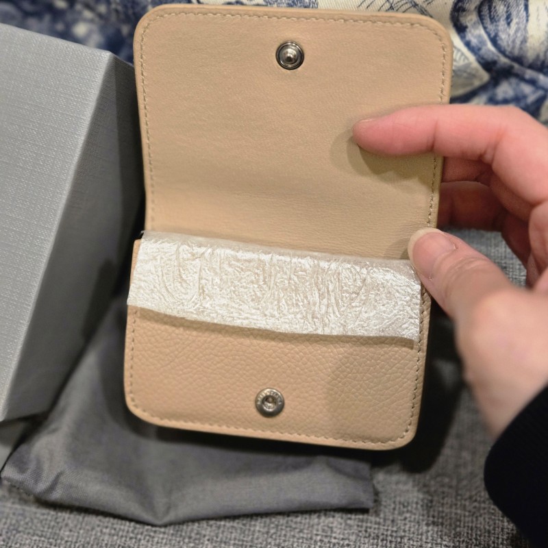 BALENCIAGA三折奶茶色牛皮短夾-4