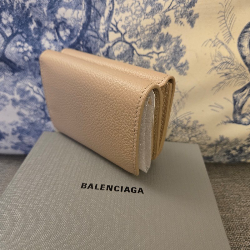 BALENCIAGA三折奶茶色牛皮短夾-6