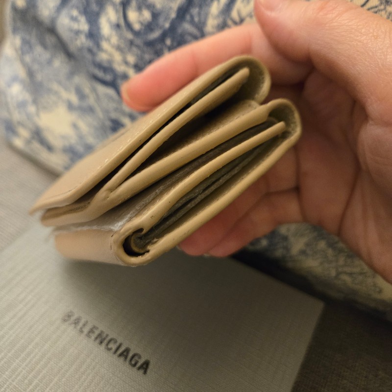 BALENCIAGA三折奶茶色牛皮短夾-8