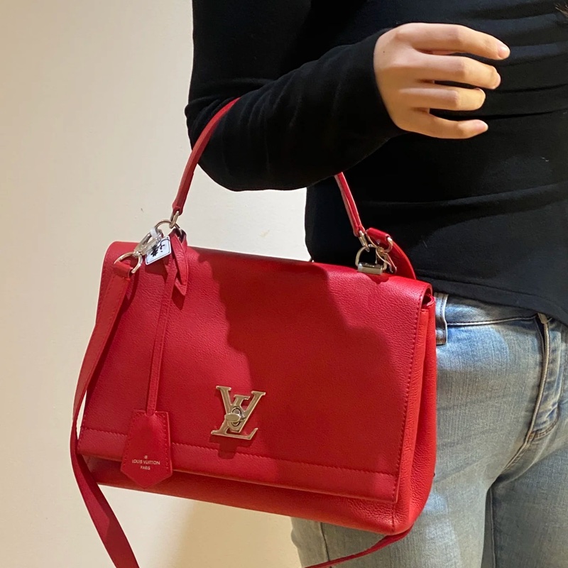 Louis Vuitton • Lock Me 經典大銀釦紅色全皮郵差包-0