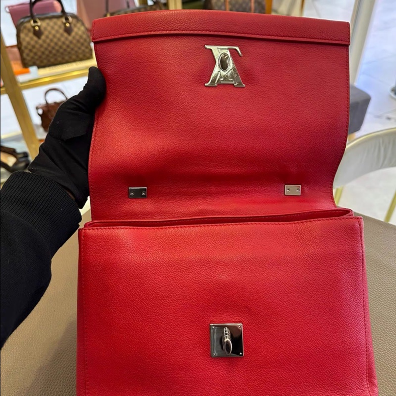 Louis Vuitton • Lock Me 經典大銀釦紅色全皮郵差包-5