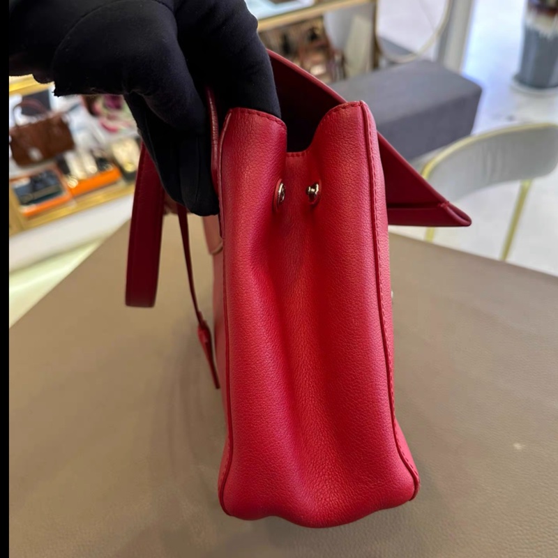 Louis Vuitton • Lock Me 經典大銀釦紅色全皮郵差包-6