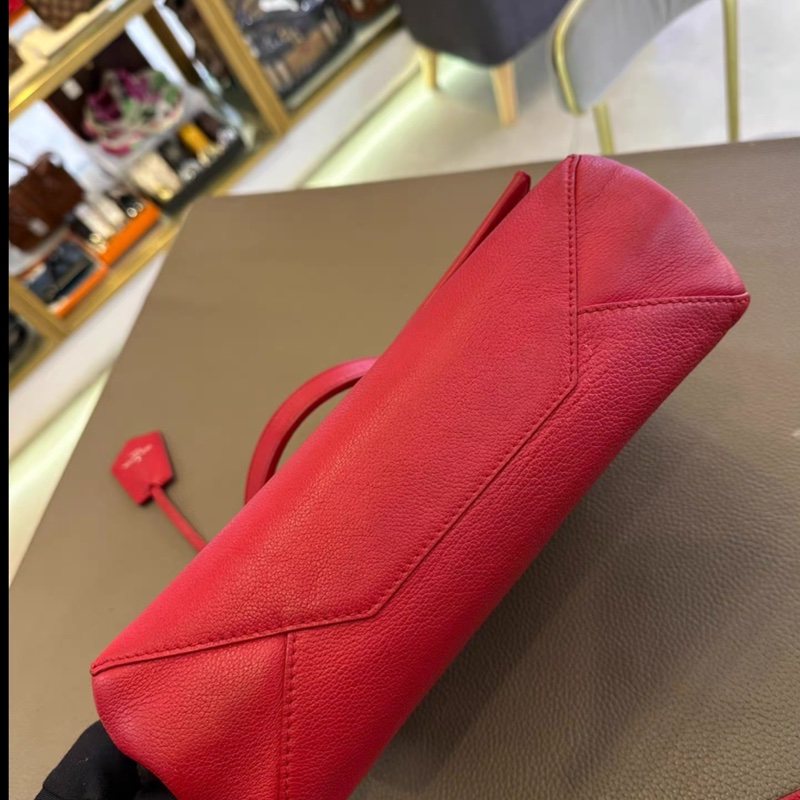 Louis Vuitton • Lock Me 經典大銀釦紅色全皮郵差包-8