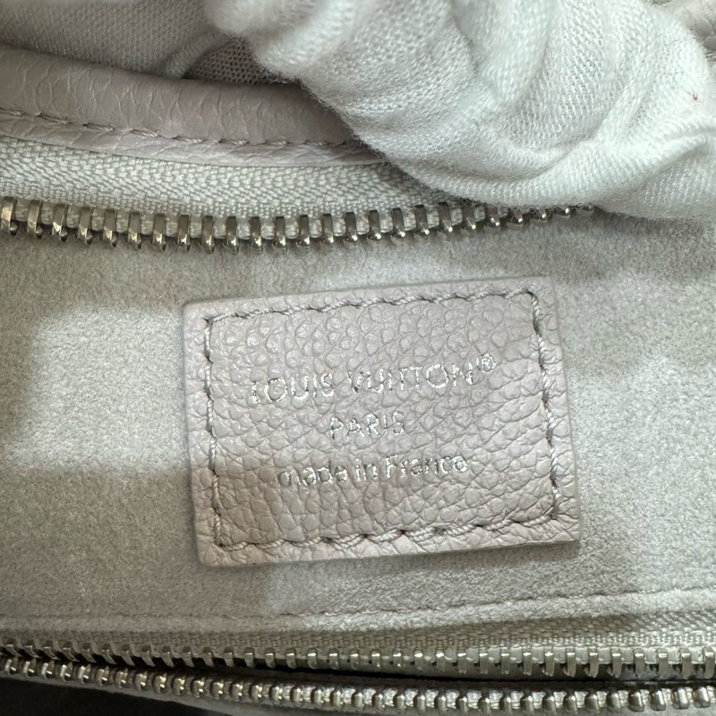 LV 經典CarryAll PM系列Monogram Empreinte皮革壓花肩背包 斜背包(灰色)-7