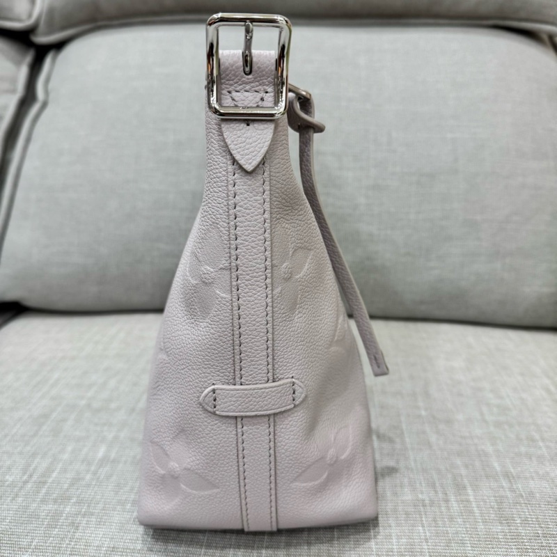 LV 經典CarryAll PM系列Monogram Empreinte皮革壓花肩背包 斜背包(灰色)-8
