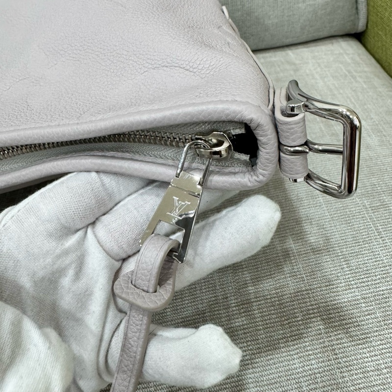 LV 經典CarryAll PM系列Monogram Empreinte皮革壓花肩背包 斜背包(灰色)-16