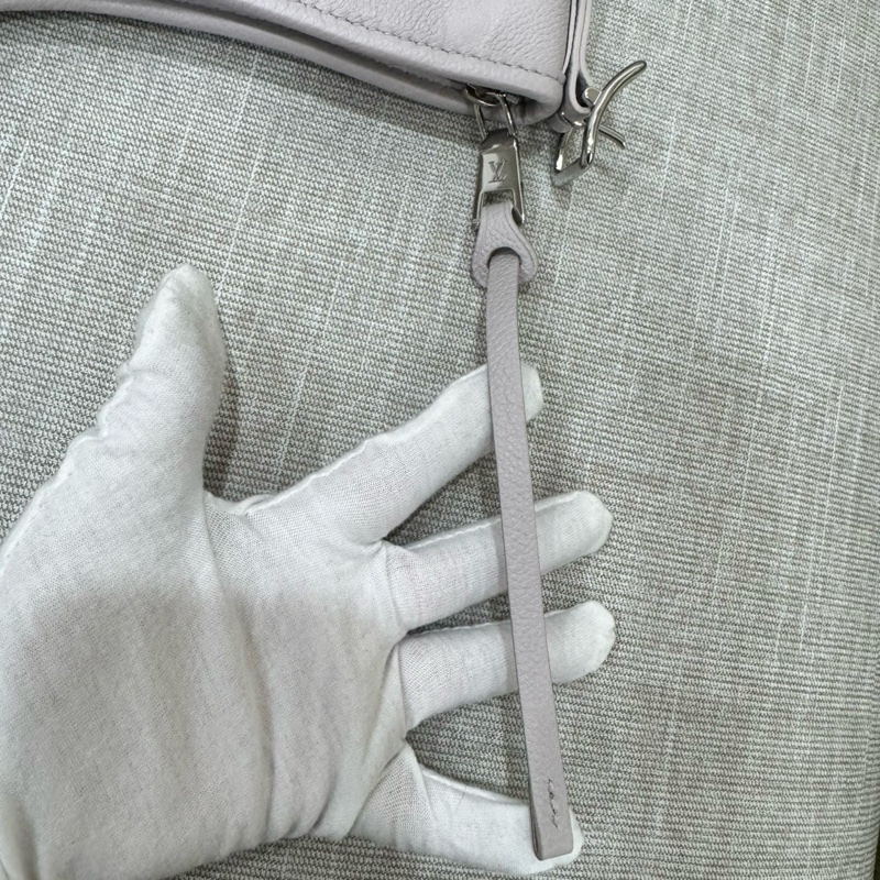 LV 經典CarryAll PM系列Monogram Empreinte皮革壓花肩背包 斜背包(灰色)-17