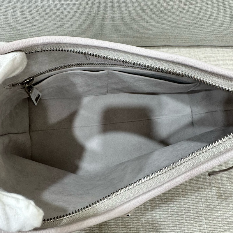 LV 經典CarryAll PM系列Monogram Empreinte皮革壓花肩背包 斜背包(灰色)-20