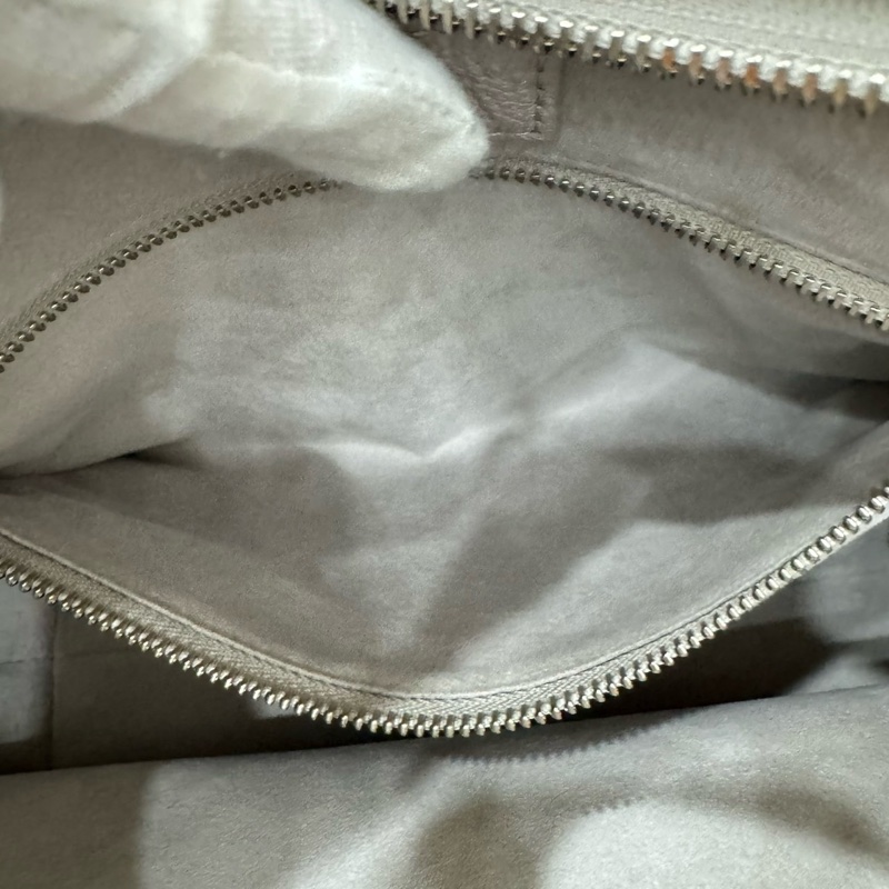 LV 經典CarryAll PM系列Monogram Empreinte皮革壓花肩背包 斜背包(灰色)-23