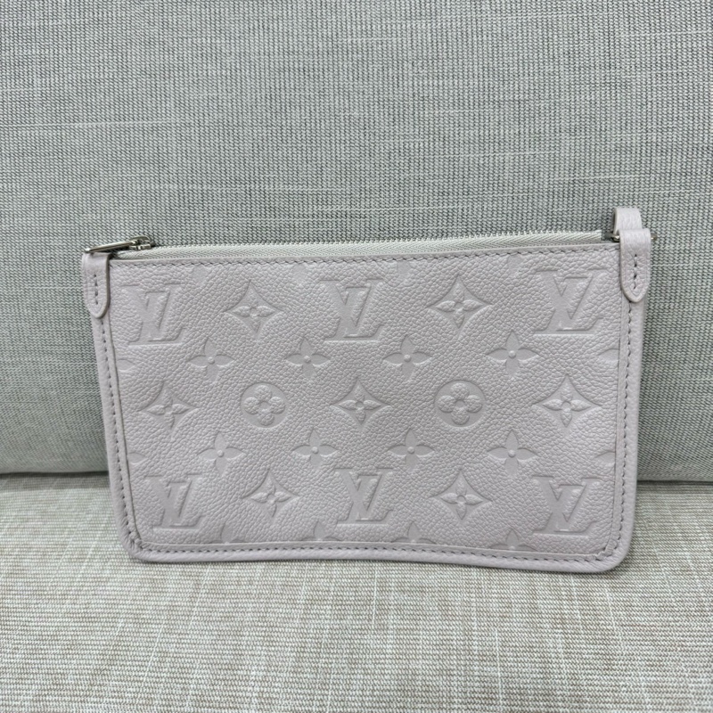 LV 經典CarryAll PM系列Monogram Empreinte皮革壓花肩背包 斜背包(灰色)-25