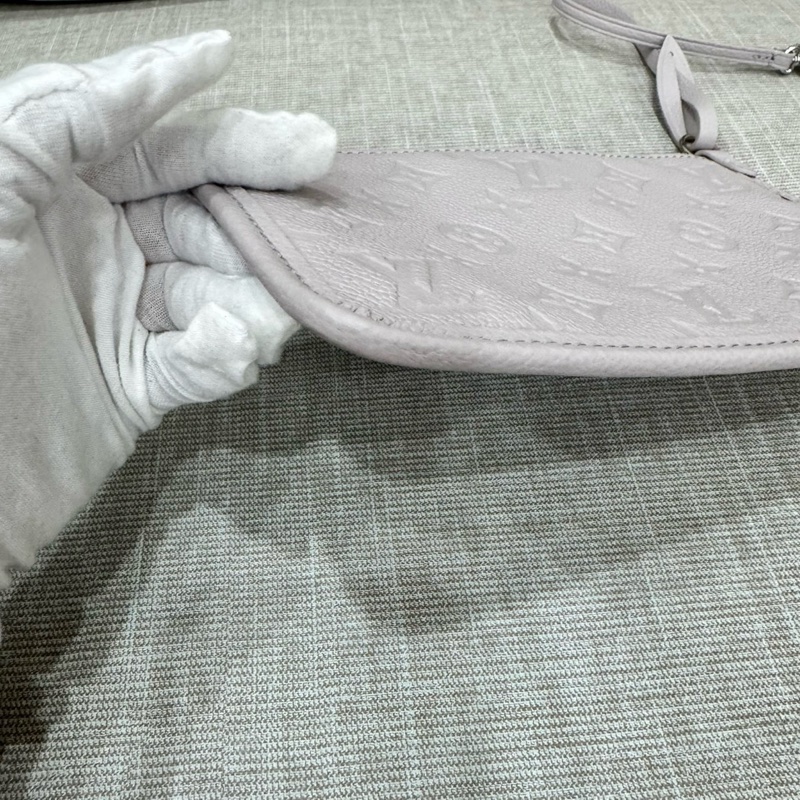 LV 經典CarryAll PM系列Monogram Empreinte皮革壓花肩背包 斜背包(灰色)-30