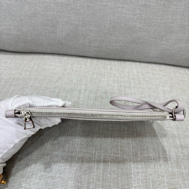 LV 經典CarryAll PM系列Monogram Empreinte皮革壓花肩背包 斜背包(灰色)-31