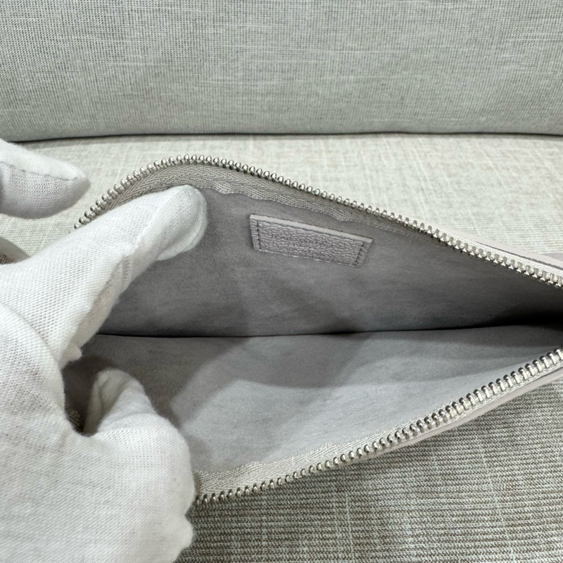 LV 經典CarryAll PM系列Monogram Empreinte皮革壓花肩背包 斜背包(灰色)-33