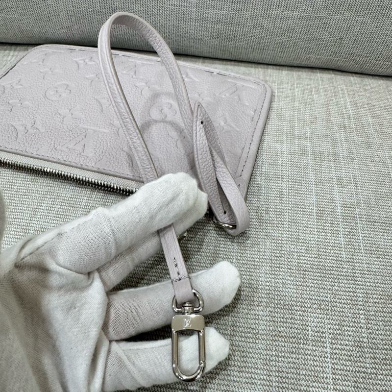 LV 經典CarryAll PM系列Monogram Empreinte皮革壓花肩背包 斜背包(灰色)-35