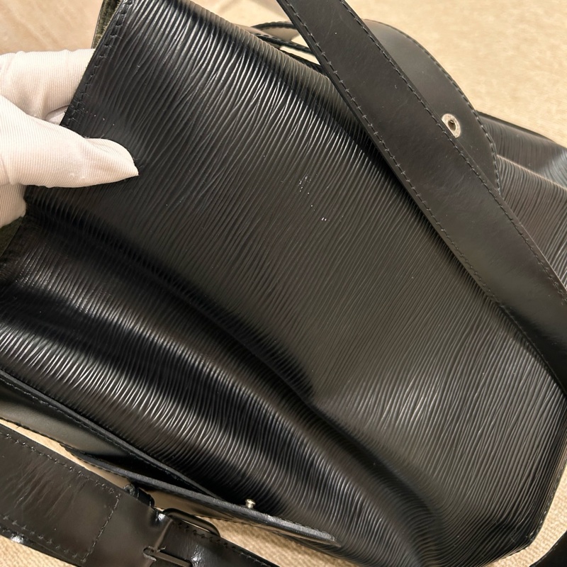 LV 黑色水波紋水桶-12