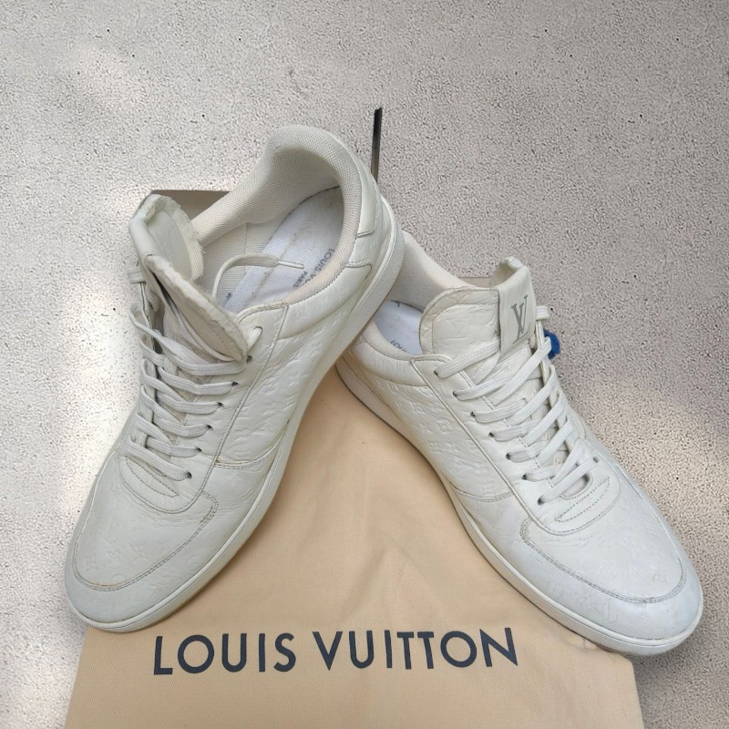 🌺盛夏折扣🌺快閃一週甜價至7/20‼️㊣✨Louis Vuitton✨(附防塵袋)**尺寸:9**路易威登 LV 白色 浮雕 老花 潮流 印字 球鞋 板鞋 休閒鞋/二手鞋/二手精品/保證正品🌳二手樹屋🌳-0