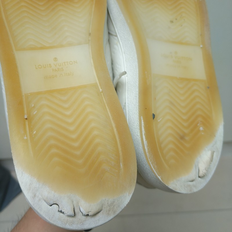 🌺盛夏折扣🌺快閃一週甜價至7/20‼️㊣✨Louis Vuitton✨(附防塵袋)**尺寸:9**路易威登 LV 白色 浮雕 老花 潮流 印字 球鞋 板鞋 休閒鞋/二手鞋/二手精品/保證正品🌳二手樹屋🌳-37