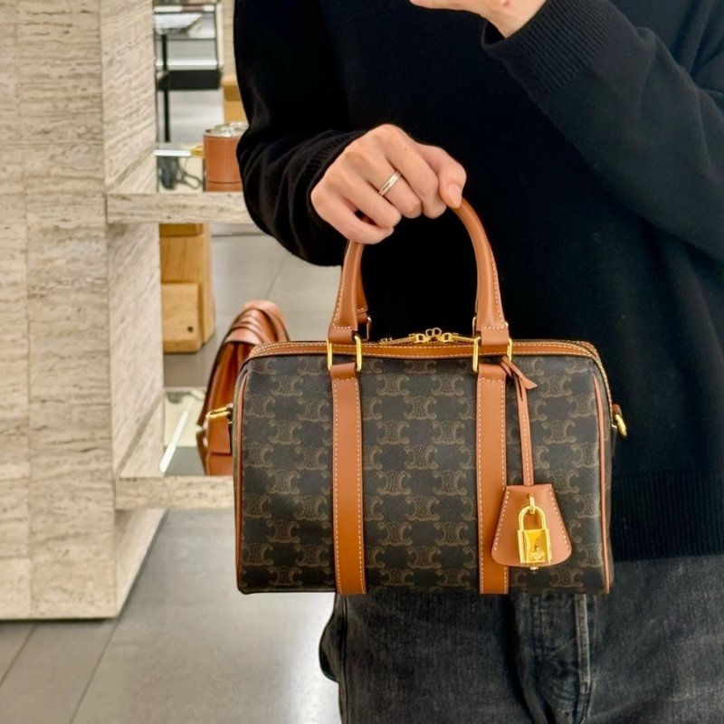 🛫早秋當季新品🛬Celine 121322 中款標誌印花波士頓包 黃褐色-3