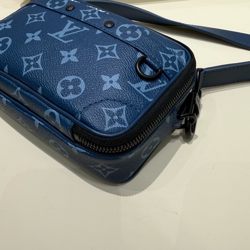 LV Alpha Nano可拆卸可調節肩帶 Monogram 帆布 帆布包單肩斜挎包 大西洋藍-17