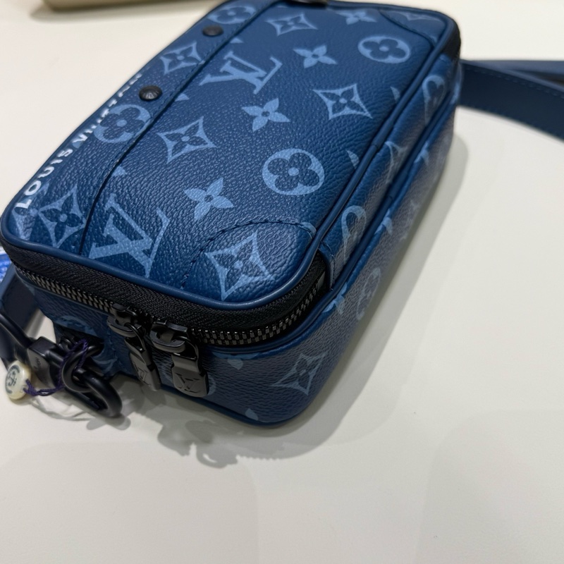 LV Alpha Nano可拆卸可調節肩帶 Monogram 帆布 帆布包單肩斜挎包 大西洋藍-18