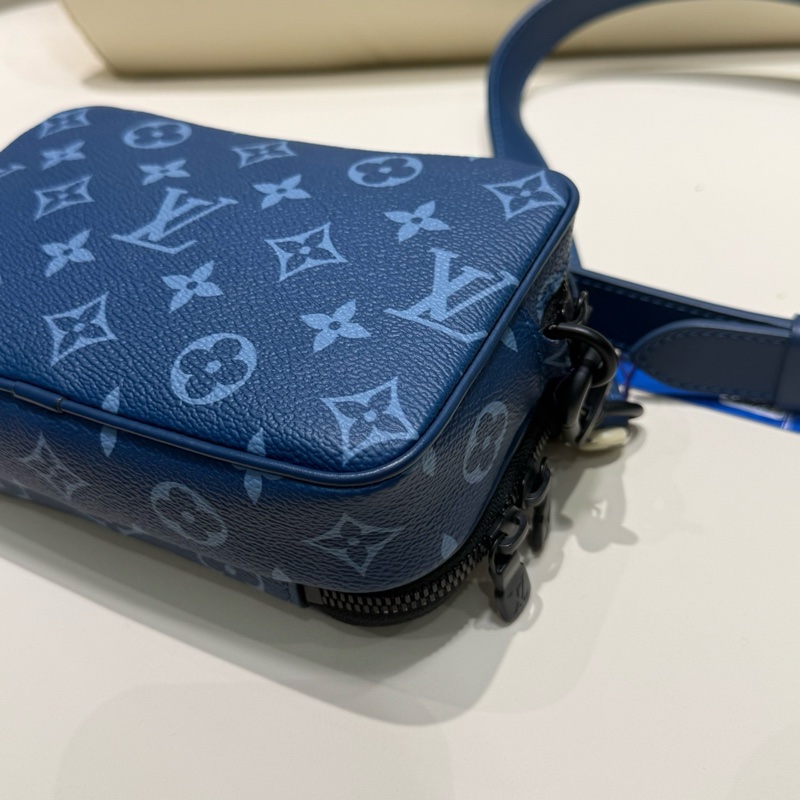 LV Alpha Nano可拆卸可調節肩帶 Monogram 帆布 帆布包單肩斜挎包 大西洋藍-19