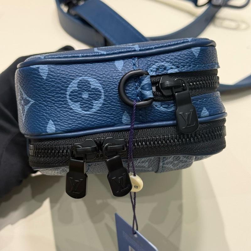 LV Alpha Nano可拆卸可調節肩帶 Monogram 帆布 帆布包單肩斜挎包 大西洋藍-21