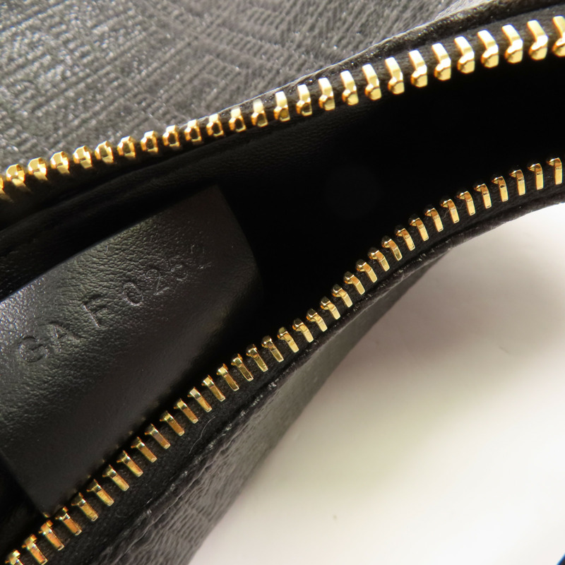 GIVENCHY 牛皮皮革Small Moon Cut Out Bag金扣肩背袋-6