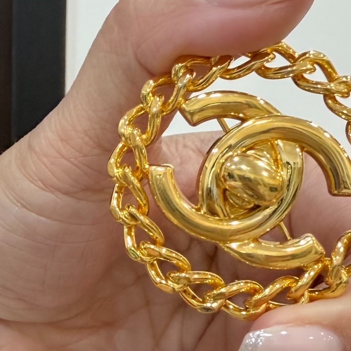Chanel 香奈兒 金色 雙c 鍊條滾邊 船舵 書包釦 胸針 別針 飾品-8