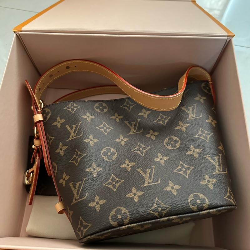 LOUIS Vuitton AII IN BB-0