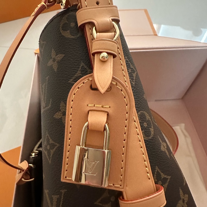 LOUIS Vuitton AII IN BB-1