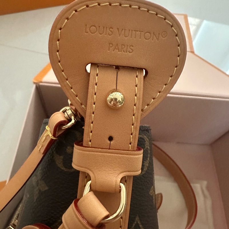 LOUIS Vuitton AII IN BB-4