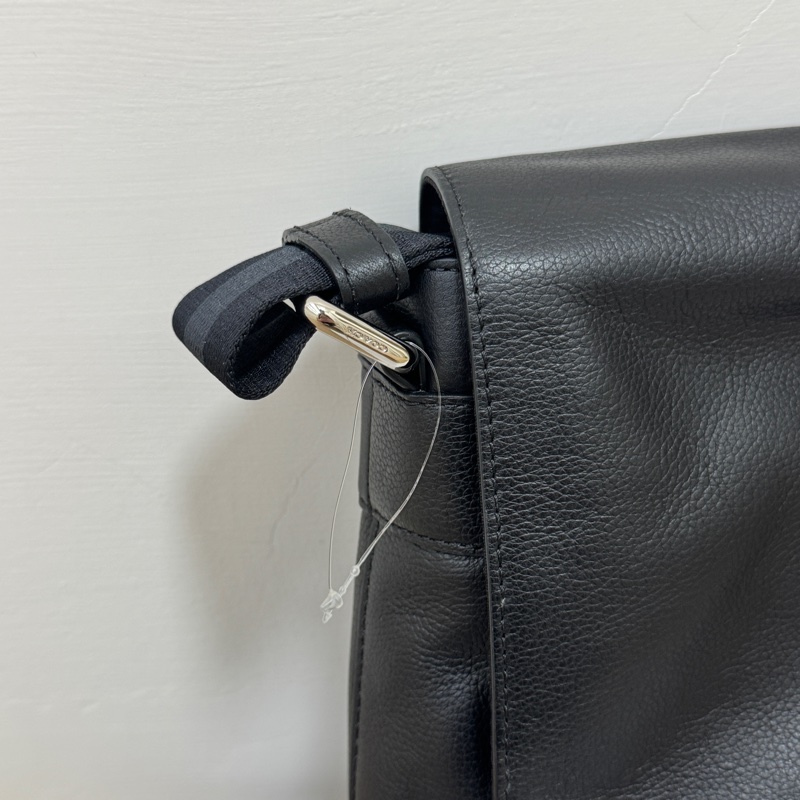 Coach 男用真皮黑色斜背包 未使用過-8