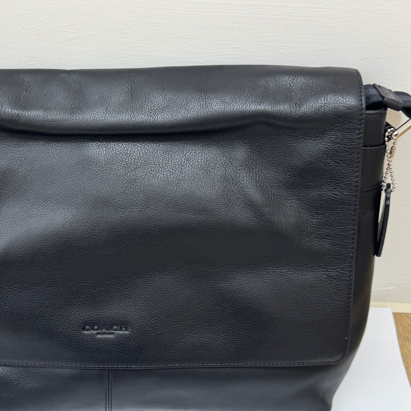 Coach 男用真皮黑色斜背包 未使用過-10