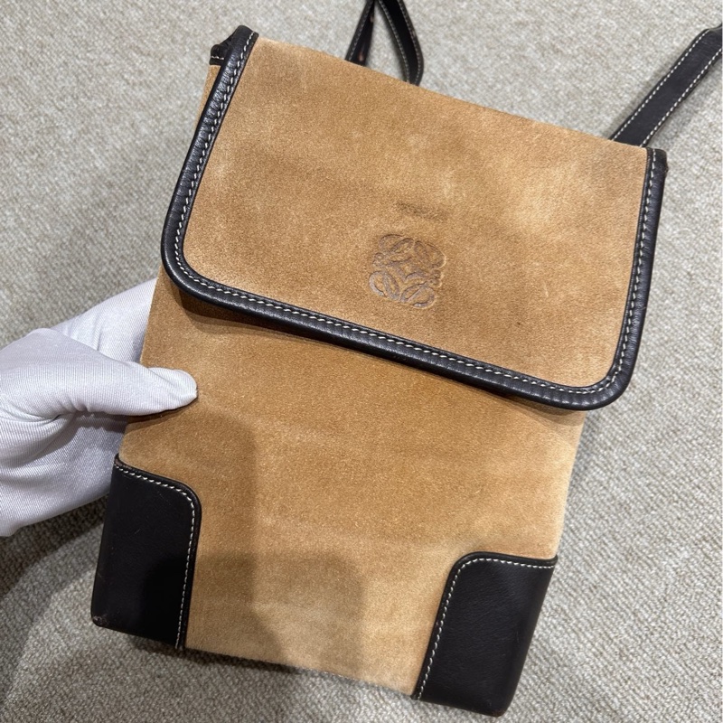 loewe 麂皮斜挎包-2