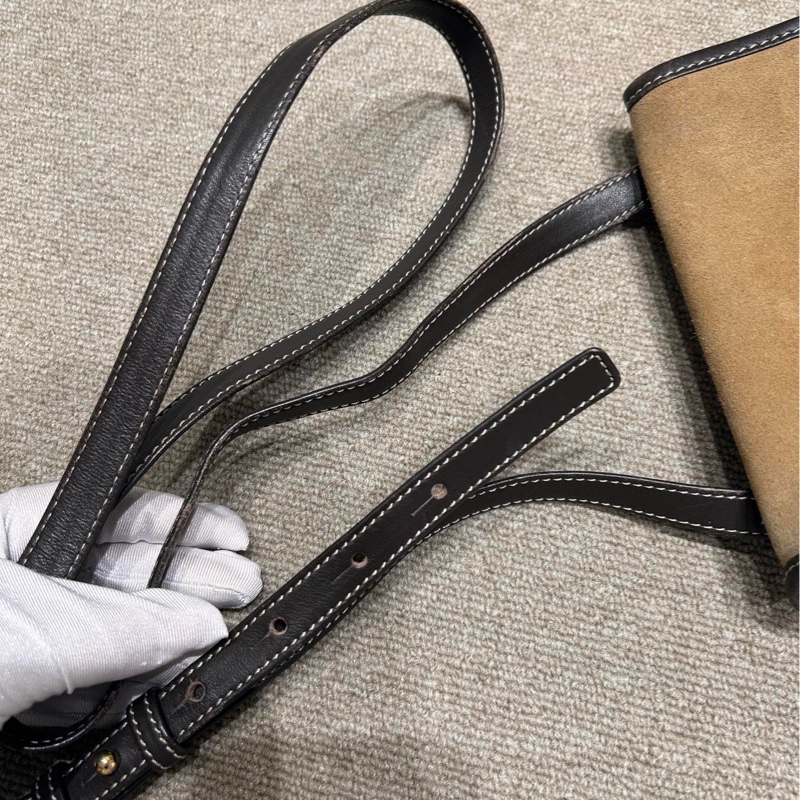 loewe 麂皮斜挎包-8