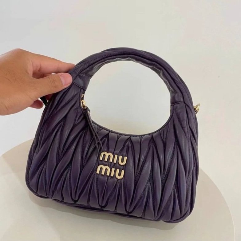 Miumiu✨Wander Matelassé 納帕軟皮半月形迷你手袋 腋下包 紫羅蘭色-1