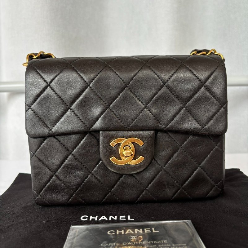 Chanel💗黑金羊皮方胖子 尺寸17✖️14 3 開卡標齊全有塵袋 整體不錯 四角無磨損 內裡乾淨-0
