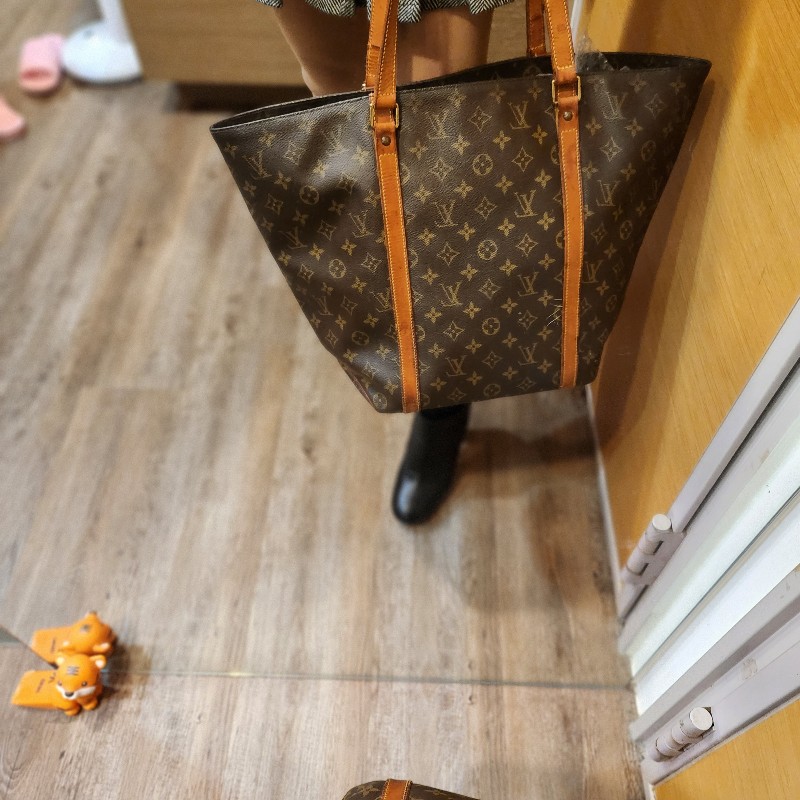 lv 絕版大拖特 少見 值得擁有-1