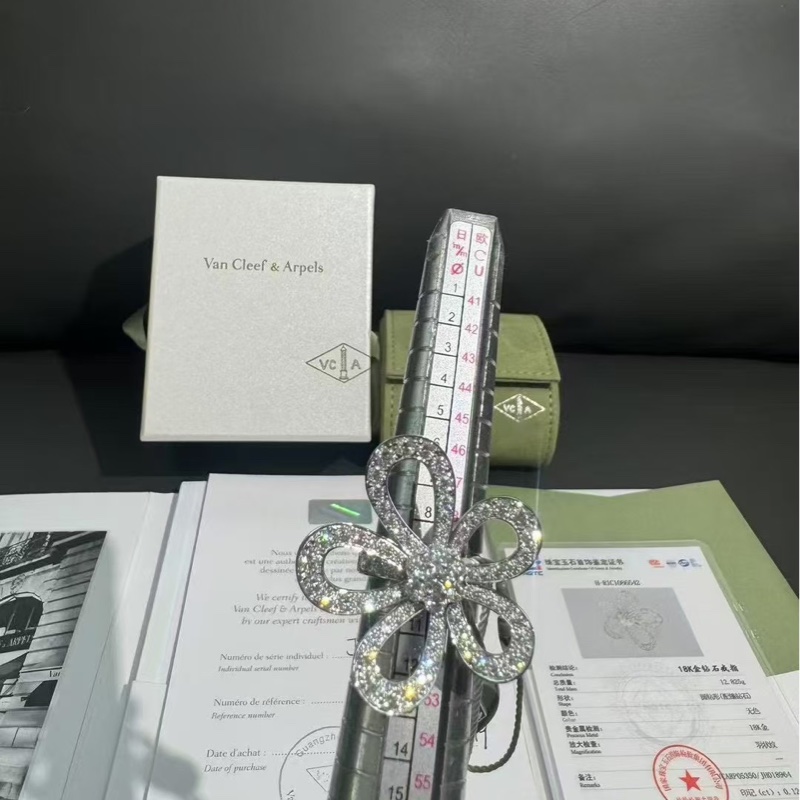 VCA 梵克雅寶flowerlace白金滿鑽大花50號,2025年購入-3