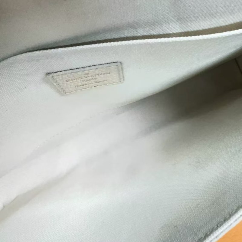 LV🤍草莓三合一 限定停產款 草莓配色上市以來呼聲很高 但沒多久就停產 超級稀有 全新閒置可送禮-3