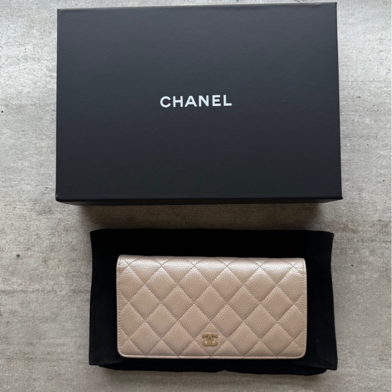 Chanel淺米金扣荔枝牛皮對開長夾-0