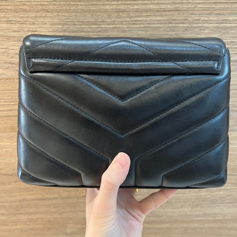 YSL 黑牛皮Lou Lou Toy金釦斜背包-5