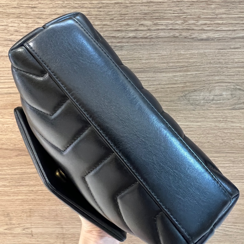 YSL 黑牛皮Lou Lou Toy金釦斜背包-6