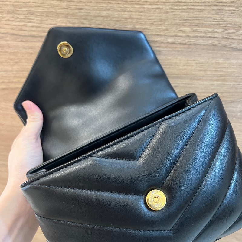 YSL 黑牛皮Lou Lou Toy金釦斜背包-9